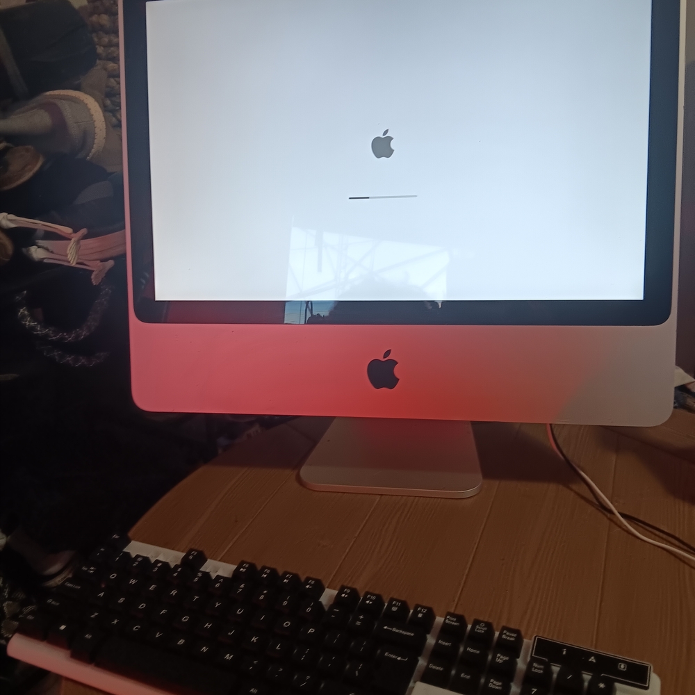 Apple Desktop Computer - Picture 4 of 4